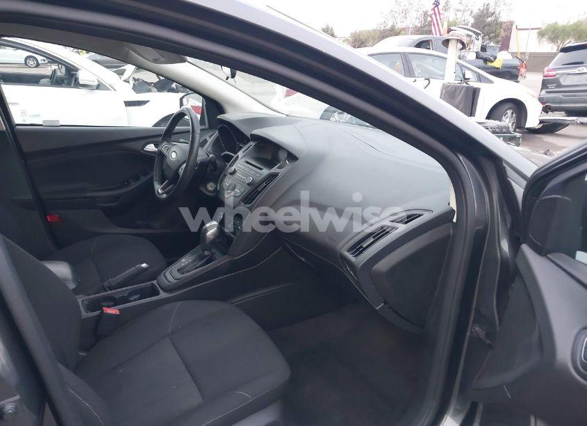 Photo 5 of 2016 Ford Focus SE (VIN 1FADP3F25GL399459)