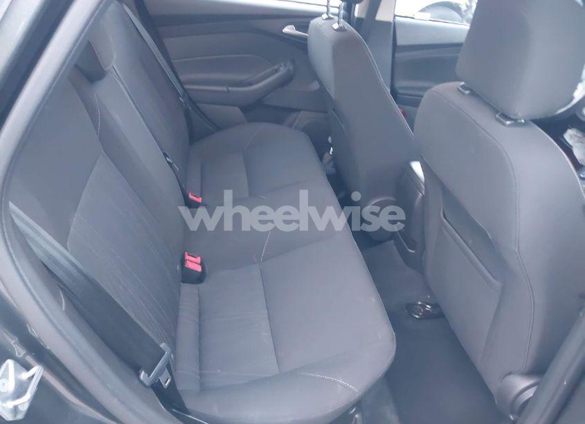 Photo 8 of 2016 Ford Focus SE (VIN 1FADP3F25GL399459)