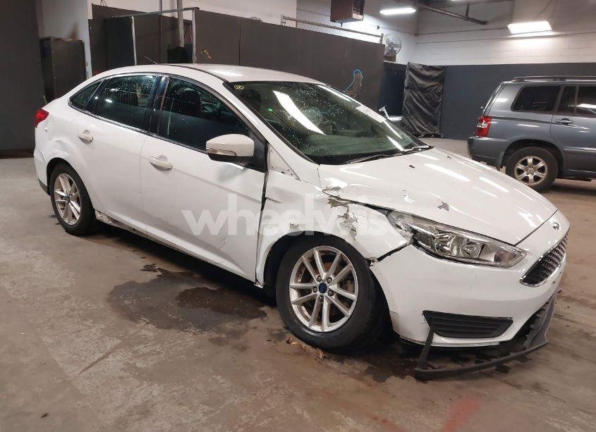 2016 Ford Focus SE (VIN 1FADP3F25GL401016) main photo