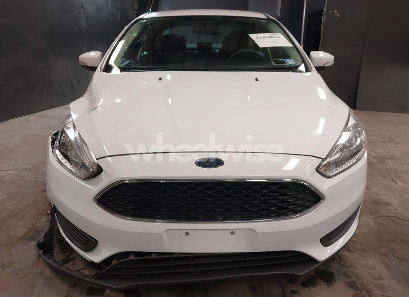 Photo 12 of 2016 Ford Focus SE (VIN 1FADP3F25GL401016)