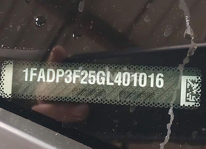 Photo 17 of 2016 Ford Focus SE (VIN 1FADP3F25GL401016)