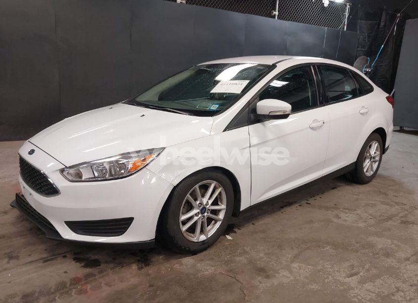 Photo 2 of 2016 Ford Focus SE (VIN 1FADP3F25GL401016)