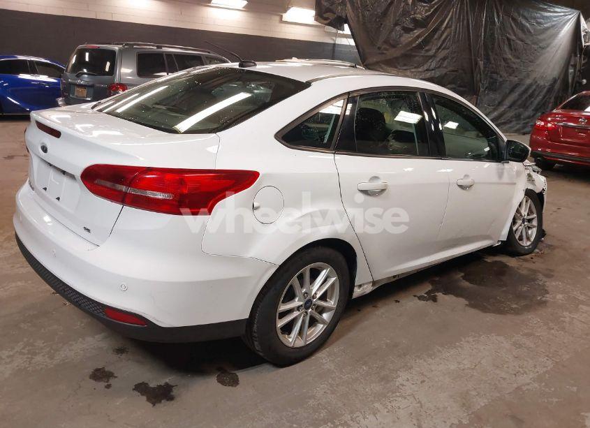 Photo 4 of 2016 Ford Focus SE (VIN 1FADP3F25GL401016)