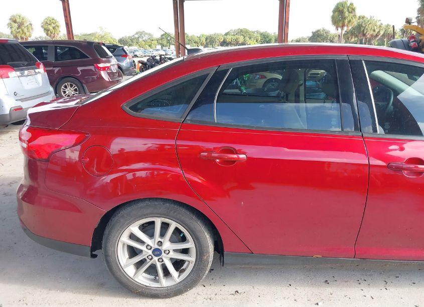 Photo 12 of 2016 Ford Focus SE (VIN 1FADP3F25GL402277)