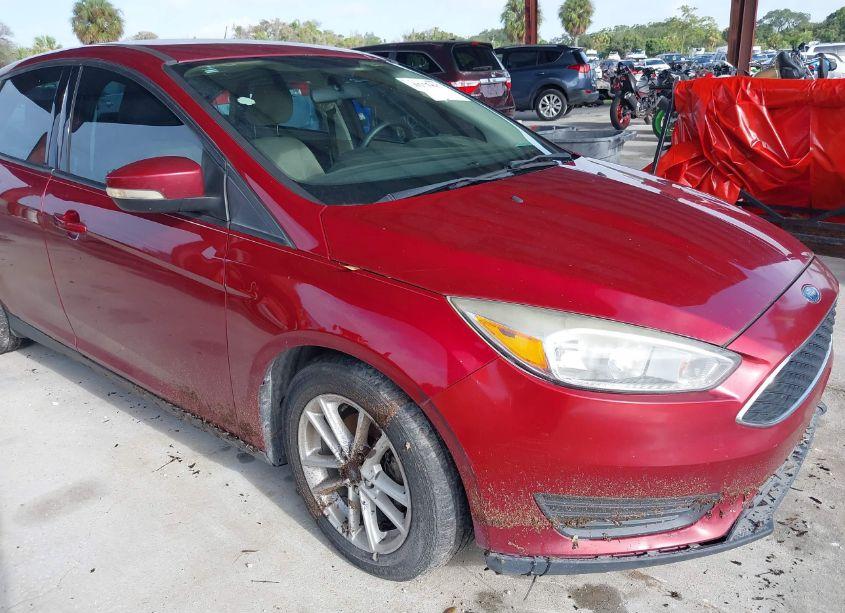 Photo 13 of 2016 Ford Focus SE (VIN 1FADP3F25GL402277)