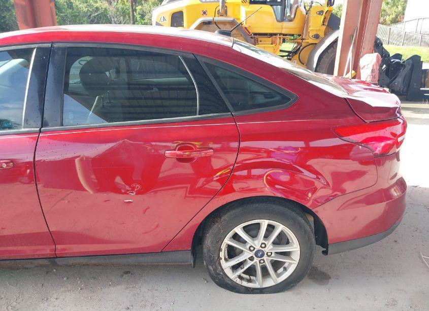 Photo 16 of 2016 Ford Focus SE (VIN 1FADP3F25GL402277)