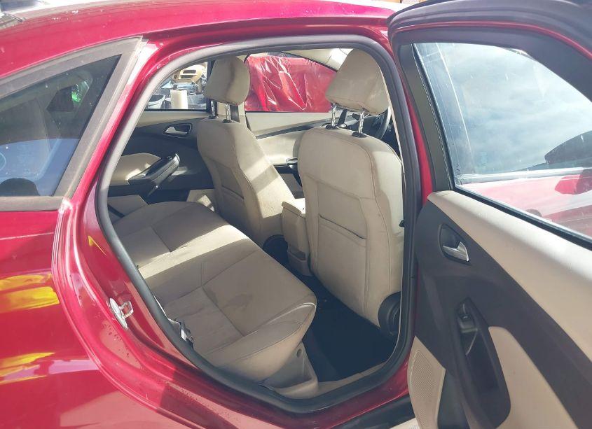 Photo 8 of 2016 Ford Focus SE (VIN 1FADP3F25GL402277)