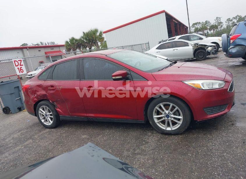 Photo 13 of 2016 Ford Focus SE (VIN 1FADP3F25GL403994)