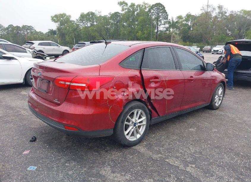 Photo 4 of 2016 Ford Focus SE (VIN 1FADP3F25GL403994)