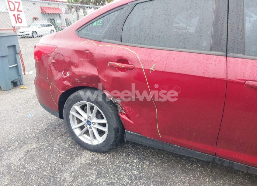 Photo 6 of 2016 Ford Focus SE (VIN 1FADP3F25GL403994)