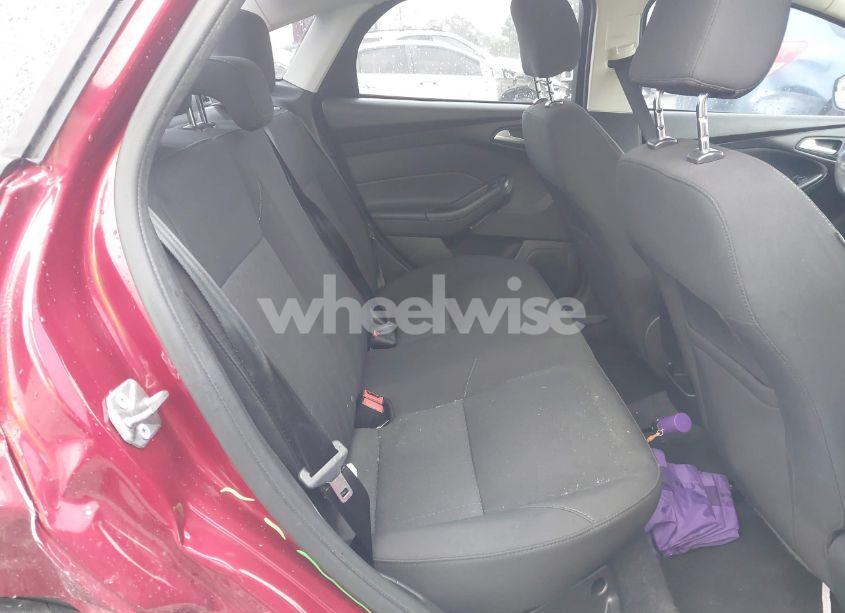 Photo 8 of 2016 Ford Focus SE (VIN 1FADP3F25GL403994)