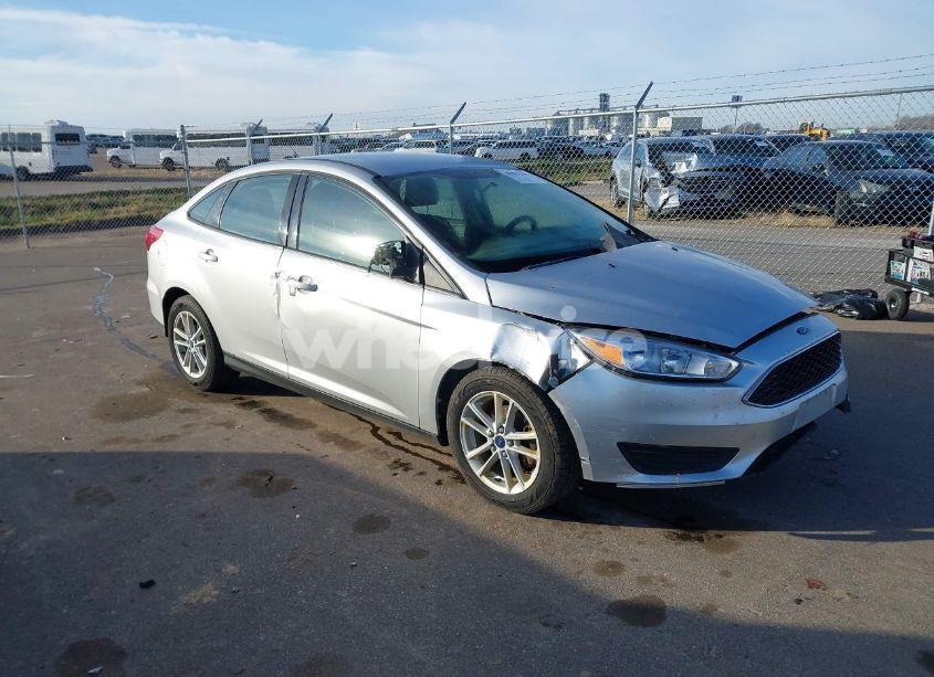 2017 Ford Focus SE (VIN 1FADP3F25HL223058) main photo