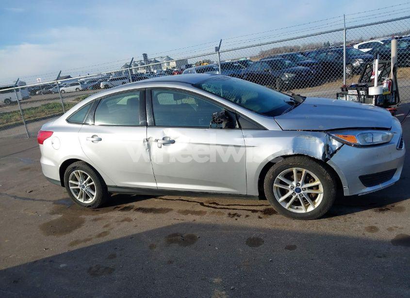 Photo 13 of 2017 Ford Focus SE (VIN 1FADP3F25HL223058)