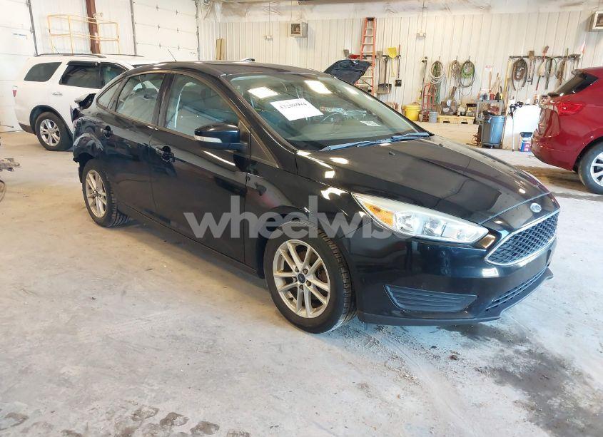2017 Ford Focus SE (VIN 1FADP3F25HL229331) main photo