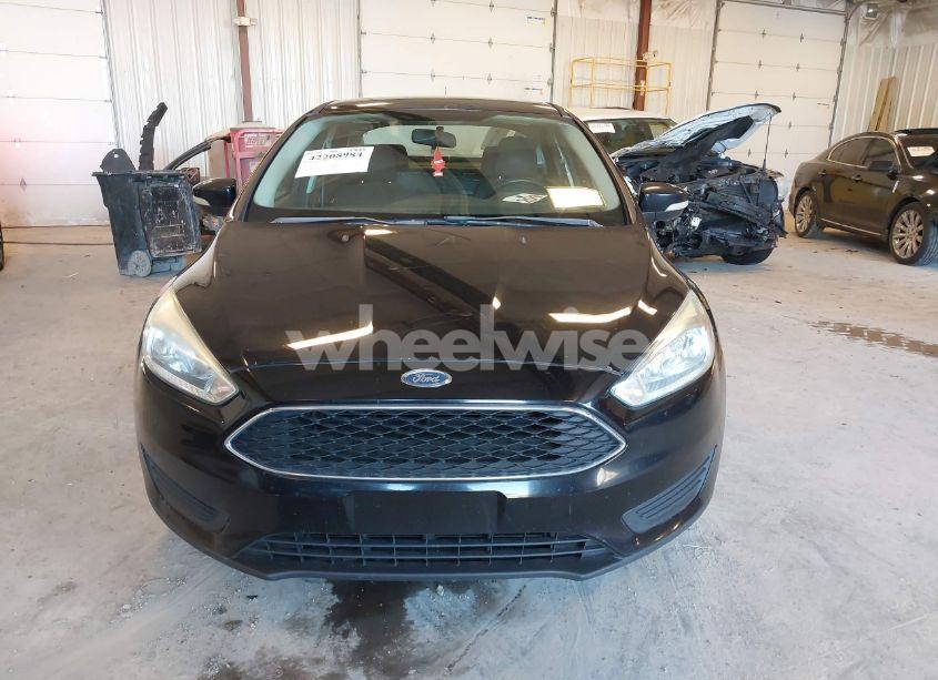 Photo 12 of 2017 Ford Focus SE (VIN 1FADP3F25HL229331)