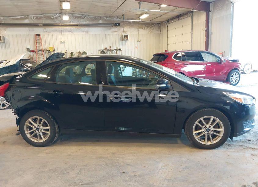 Photo 13 of 2017 Ford Focus SE (VIN 1FADP3F25HL229331)
