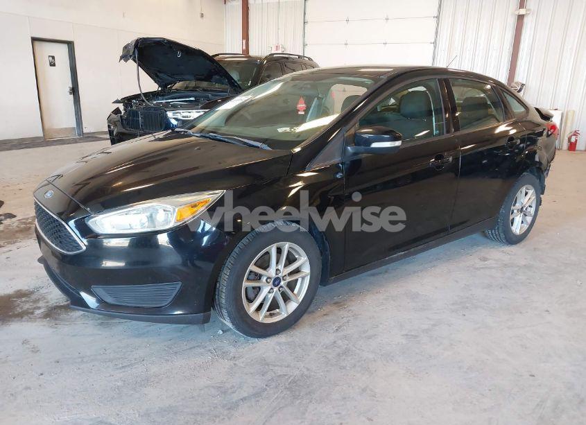 Photo 2 of 2017 Ford Focus SE (VIN 1FADP3F25HL229331)