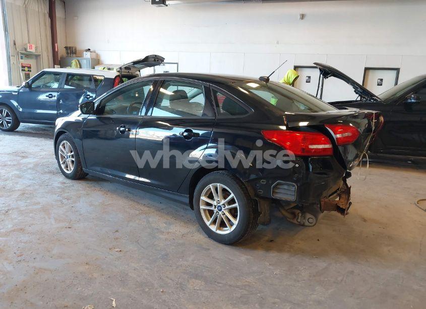 Photo 3 of 2017 Ford Focus SE (VIN 1FADP3F25HL229331)