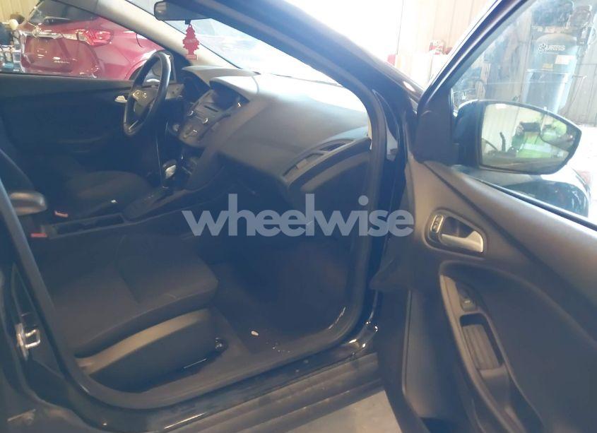 Photo 5 of 2017 Ford Focus SE (VIN 1FADP3F25HL229331)