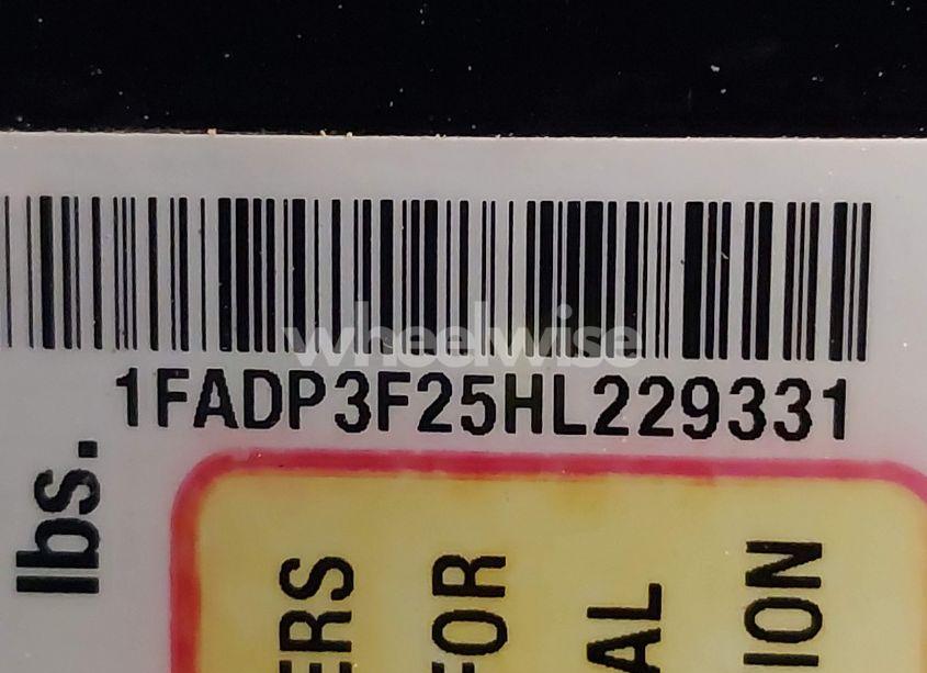 Photo 9 of 2017 Ford Focus SE (VIN 1FADP3F25HL229331)