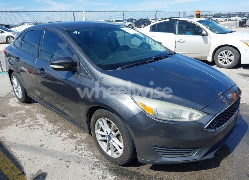 2017 Ford Focus SE (VIN 1FADP3F25HL249059) main photo