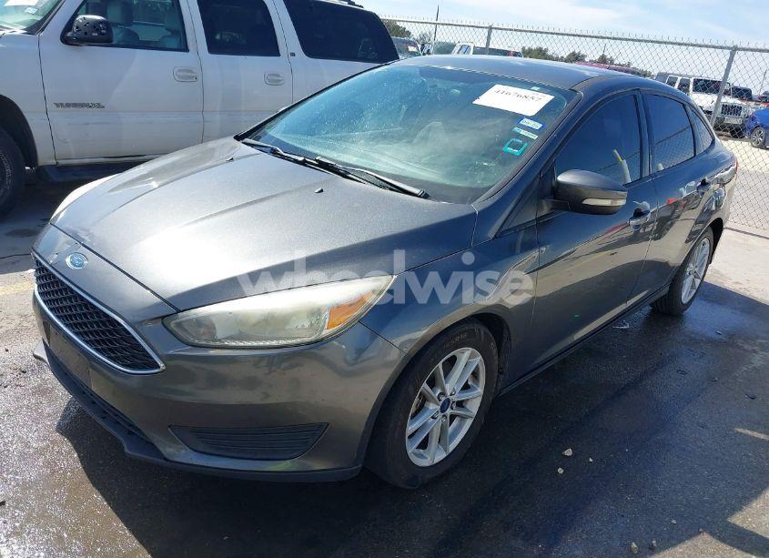 Photo 2 of 2017 Ford Focus SE (VIN 1FADP3F25HL249059)