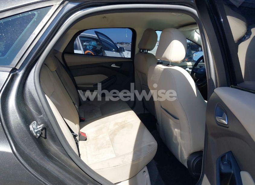 Photo 8 of 2017 Ford Focus SE (VIN 1FADP3F25HL249059)