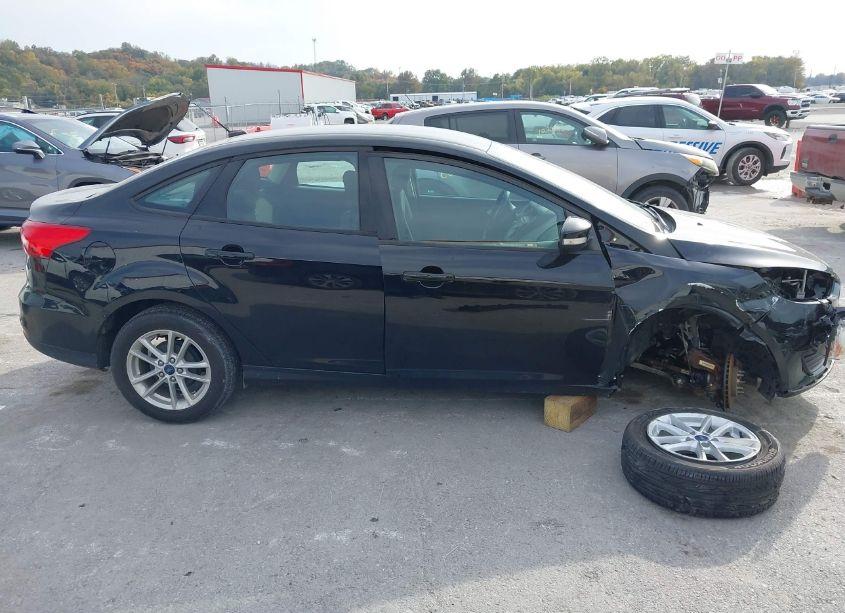 Photo 13 of 2017 Ford Focus SE (VIN 1FADP3F25HL254388)