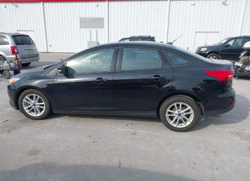 Photo 14 of 2017 Ford Focus SE (VIN 1FADP3F25HL254388)
