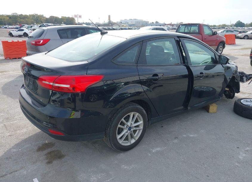 Photo 4 of 2017 Ford Focus SE (VIN 1FADP3F25HL254388)
