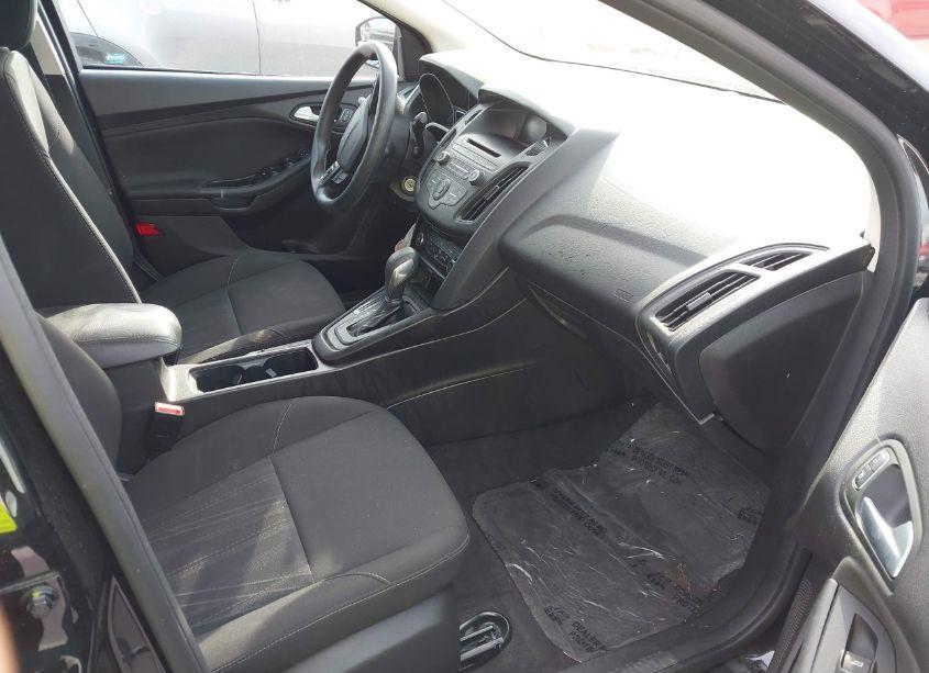 Photo 5 of 2017 Ford Focus SE (VIN 1FADP3F25HL254388)
