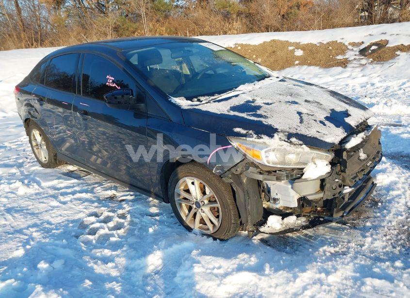 2017 Ford Focus SE (VIN 1FADP3F25HL272454) main photo
