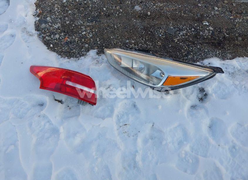 Photo 12 of 2017 Ford Focus SE (VIN 1FADP3F25HL272454)