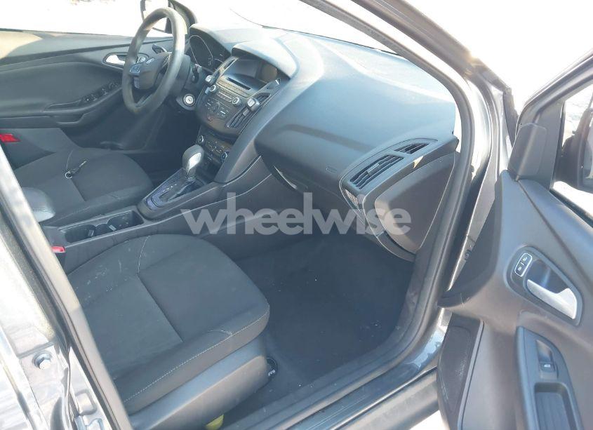 Photo 5 of 2017 Ford Focus SE (VIN 1FADP3F25HL272454)