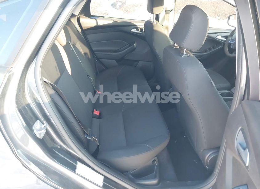 Photo 8 of 2017 Ford Focus SE (VIN 1FADP3F25HL272454)