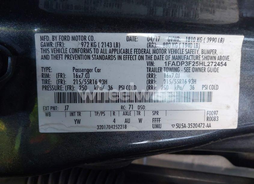 Photo 9 of 2017 Ford Focus SE (VIN 1FADP3F25HL272454)