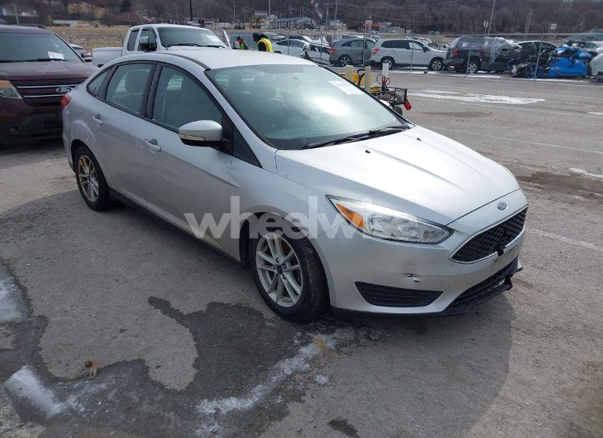 2017 Ford Focus SE (VIN 1FADP3F25HL272485) main photo