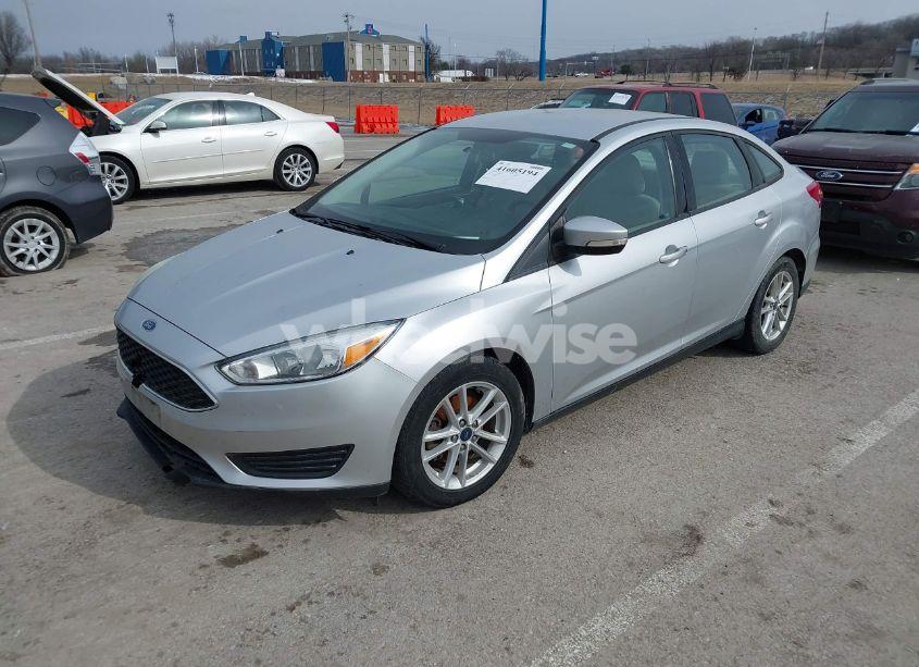 Photo 2 of 2017 Ford Focus SE (VIN 1FADP3F25HL272485)