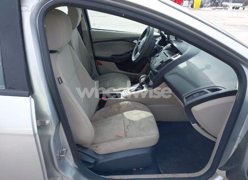 Photo 5 of 2017 Ford Focus SE (VIN 1FADP3F25HL272485)