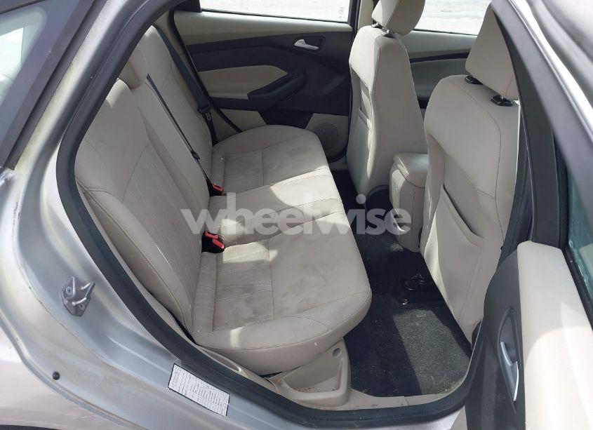 Photo 8 of 2017 Ford Focus SE (VIN 1FADP3F25HL272485)