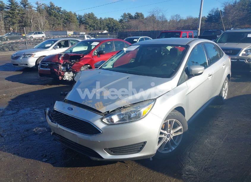 Photo 2 of 2017 Ford Focus SE (VIN 1FADP3F25HL273913)