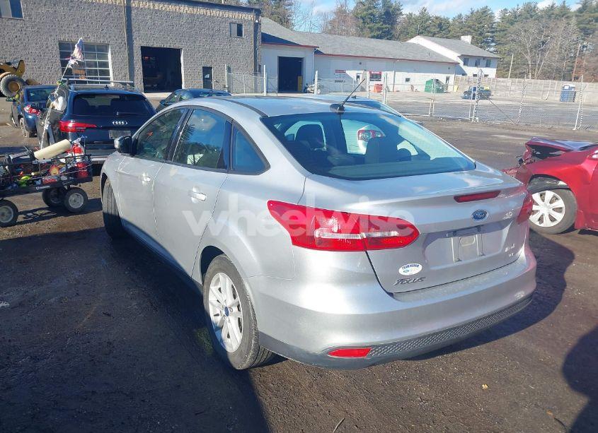 Photo 3 of 2017 Ford Focus SE (VIN 1FADP3F25HL273913)