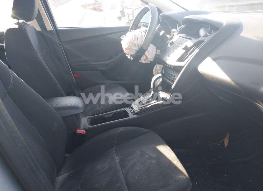 Photo 5 of 2017 Ford Focus SE (VIN 1FADP3F25HL273913)