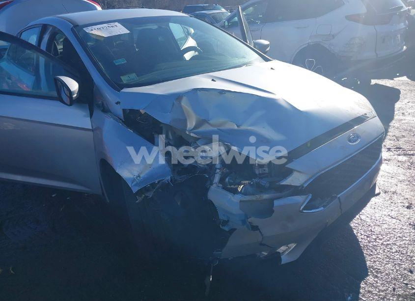 Photo 6 of 2017 Ford Focus SE (VIN 1FADP3F25HL273913)