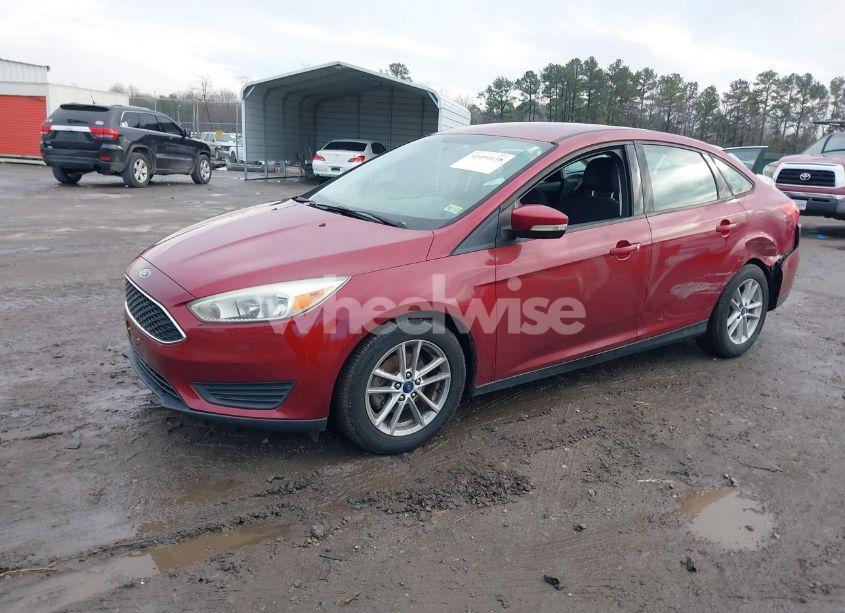 Photo 2 of 2017 Ford Focus SE (VIN 1FADP3F25HL275385)