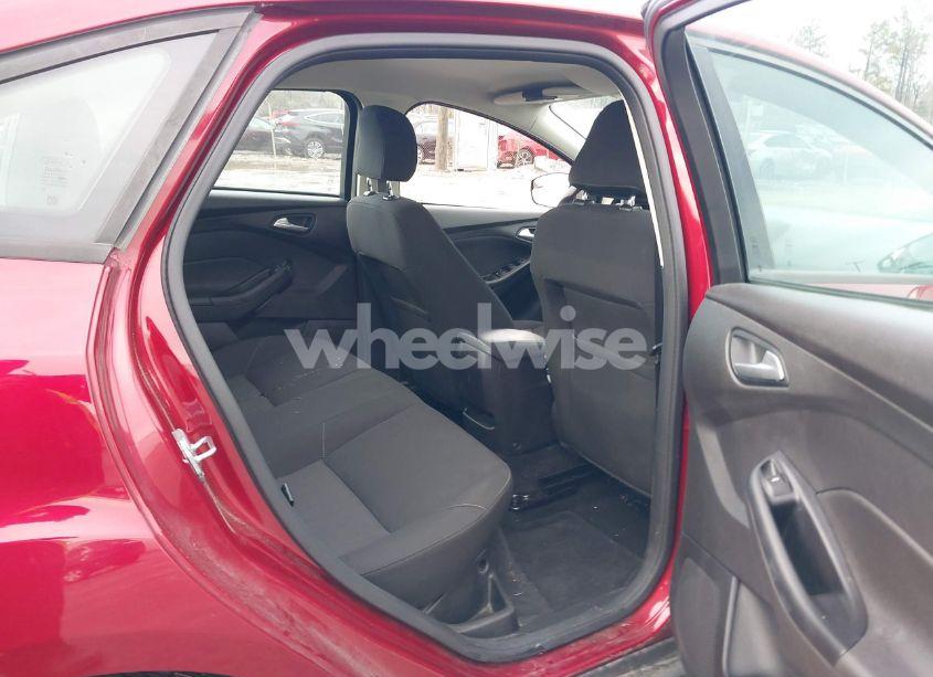 Photo 8 of 2017 Ford Focus SE (VIN 1FADP3F25HL275385)