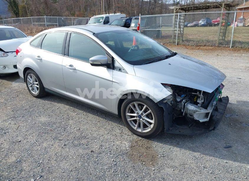 2017 Ford Focus SE (VIN 1FADP3F25HL281414) main photo