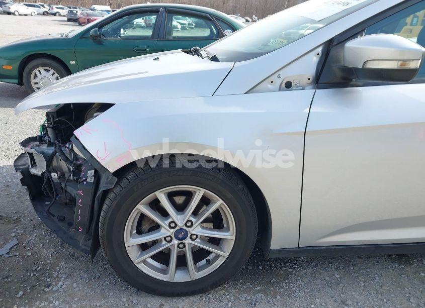 Photo 12 of 2017 Ford Focus SE (VIN 1FADP3F25HL281414)