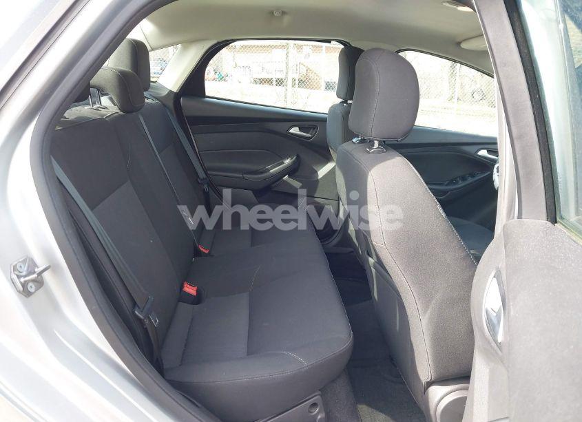 Photo 8 of 2017 Ford Focus SE (VIN 1FADP3F25HL281414)