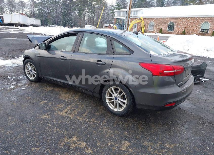 Photo 3 of 2017 Ford Focus SE (VIN 1FADP3F25HL297404)